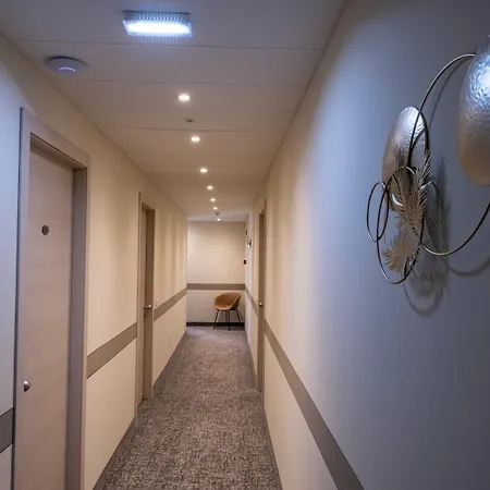 Boston Hotel 3*